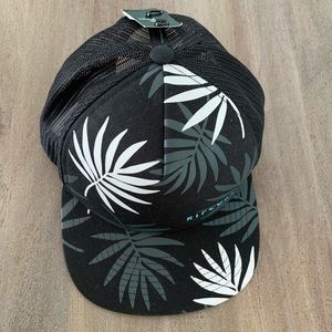 Rip Curl LayDay Trucker hat- black - New with Tags